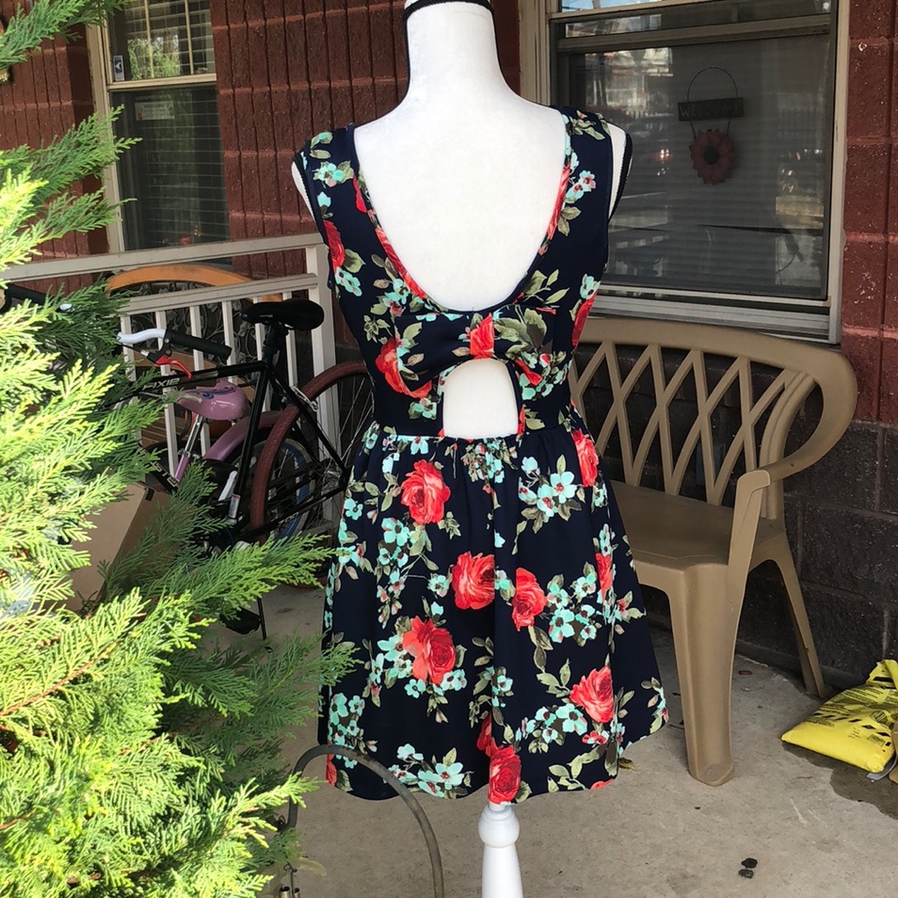 Macy’s Dress 👗 - Picture 4 of 8